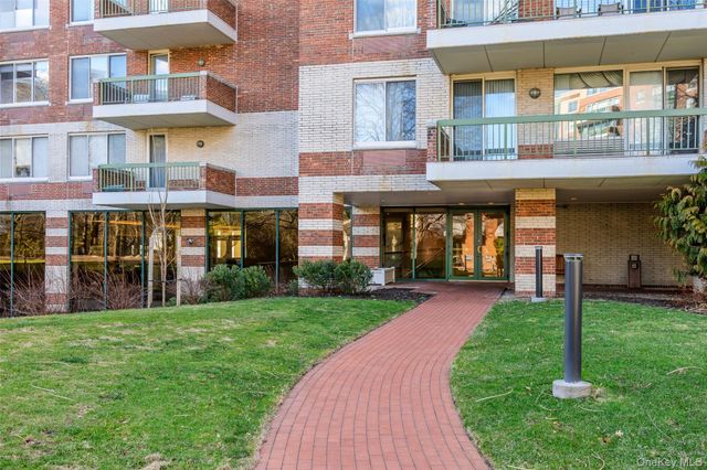 111 Cherry Valley Avenue M11, Garden City, NY 11530