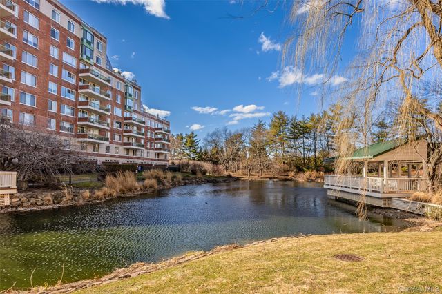 111 Cherry Valley Avenue M11, Garden City, NY 11530