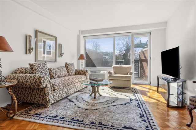 111 Cherry Valley Avenue M11, Garden City, NY 11530