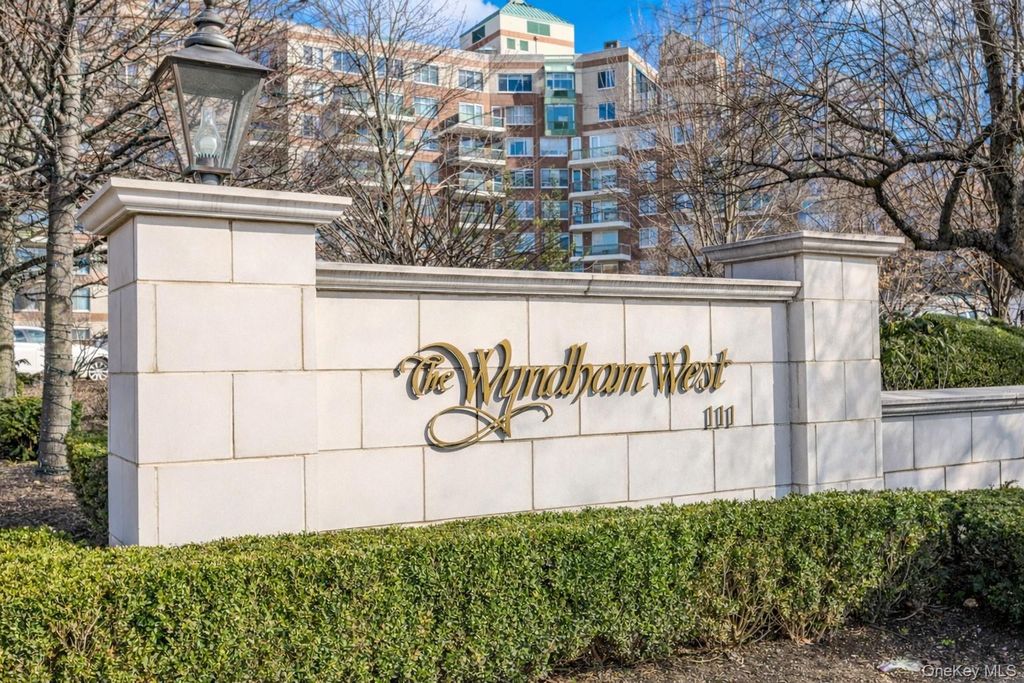 111 Cherry Valley Avenue M11, Garden City, NY 11530
