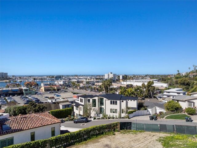 230 Ocean View Avenue, Newport Beach, CA 92663