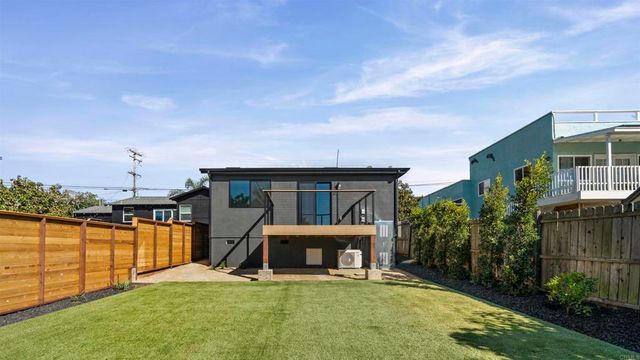 3817 Highland Drive, Carlsbad, CA 92008