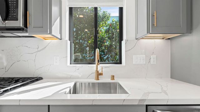 3817 Highland Drive, Carlsbad, CA 92008