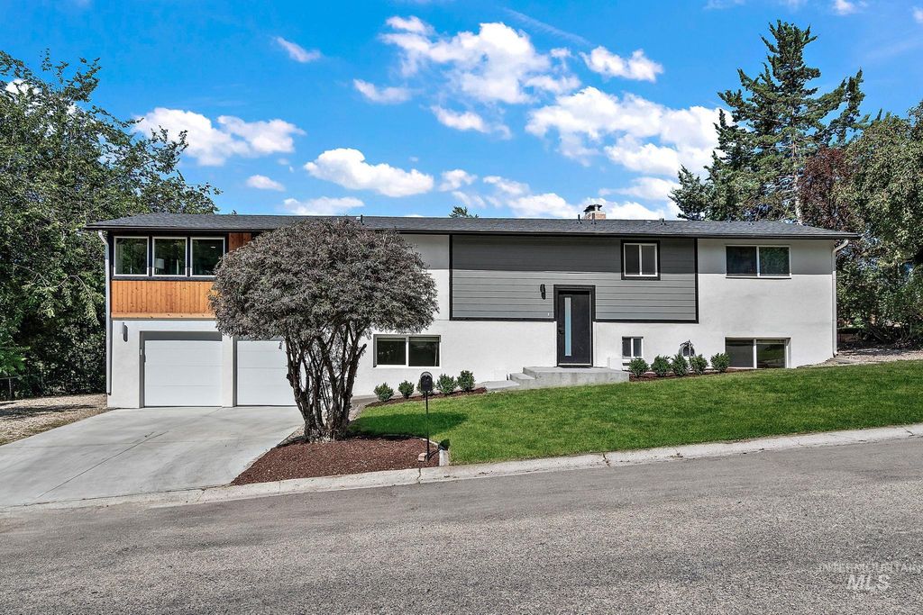 3101 N Ridgeway Dr, Boise, ID 83702