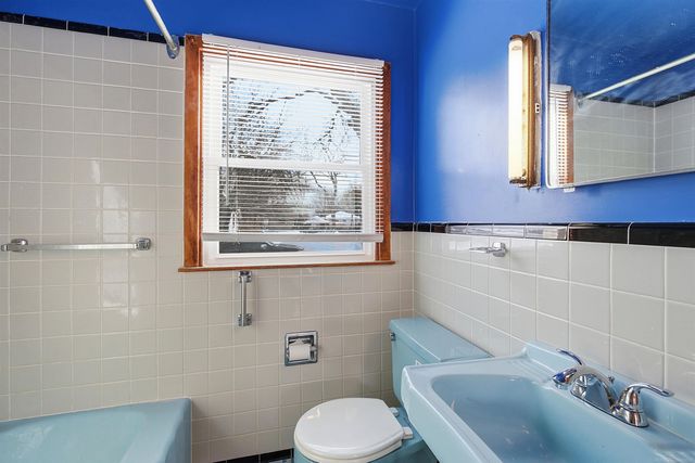 1451 E Pearl Avenue, Hazel Park, MI 48030