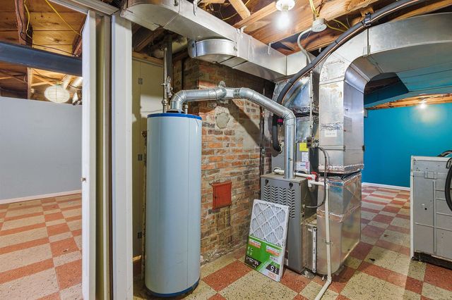 1451 E Pearl Avenue, Hazel Park, MI 48030