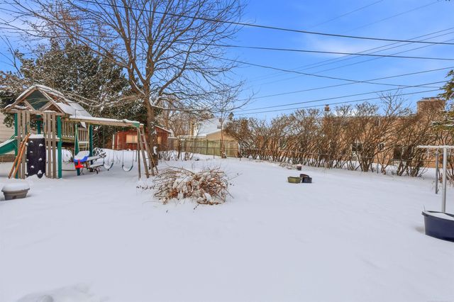 1451 E Pearl Avenue, Hazel Park, MI 48030