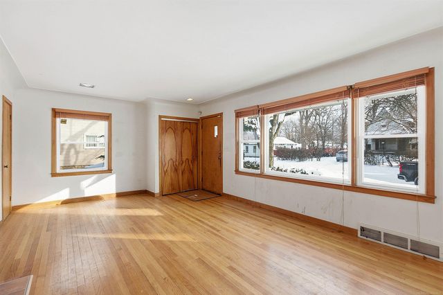 1451 E Pearl Avenue, Hazel Park, MI 48030