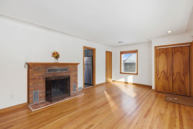 1451 E Pearl Avenue, Hazel Park, MI 48030