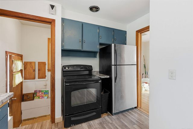 1451 E Pearl Avenue, Hazel Park, MI 48030