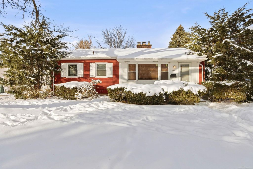 1451 E Pearl Avenue, Hazel Park, MI 48030