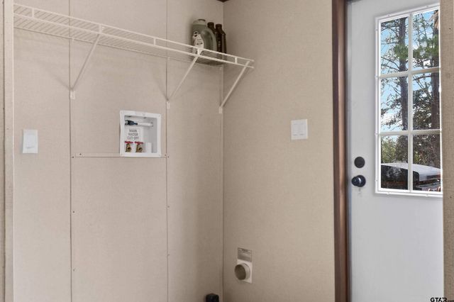 1642 CR 308 E, Henderson, TX 75652