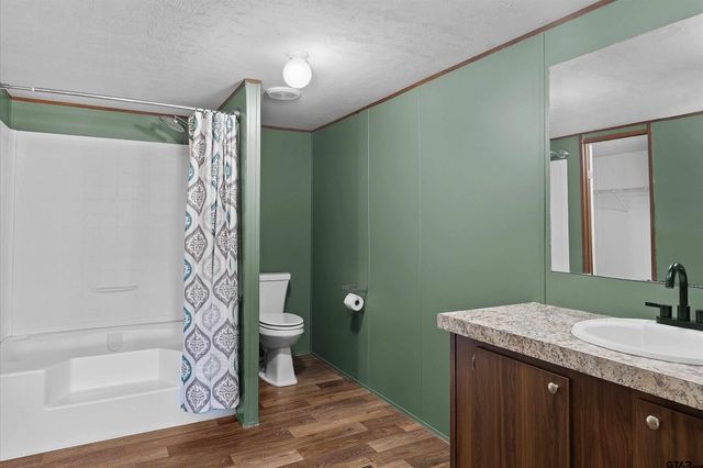 1642 CR 308 E, Henderson, TX 75652