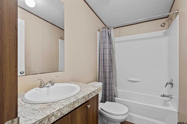 1642 CR 308 E, Henderson, TX 75652