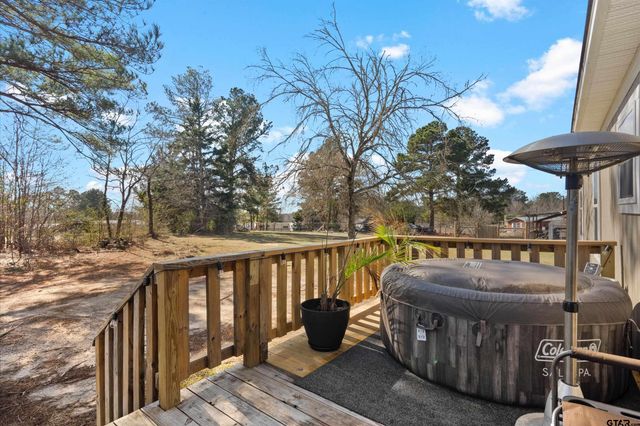 1642 CR 308 E, Henderson, TX 75652