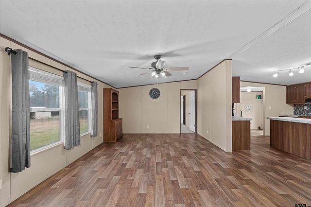 1642 CR 308 E, Henderson, TX 75652