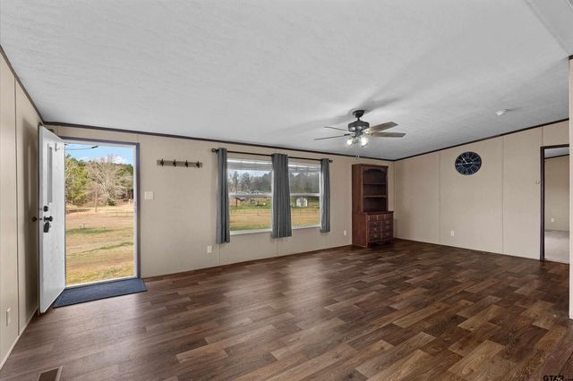 1642 CR 308 E, Henderson, TX 75652