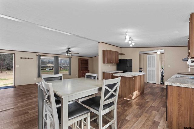 1642 CR 308 E, Henderson, TX 75652