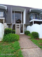 1111 La Fontenay Ct, Louisville, KY 40223