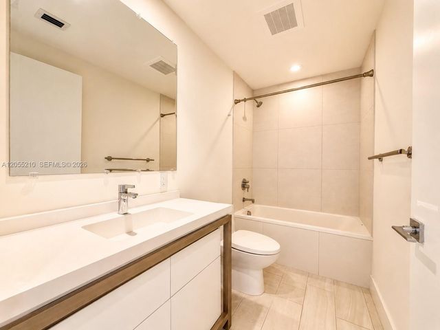 2000 METROPICA WAY 2208, Sunrise, FL 33323