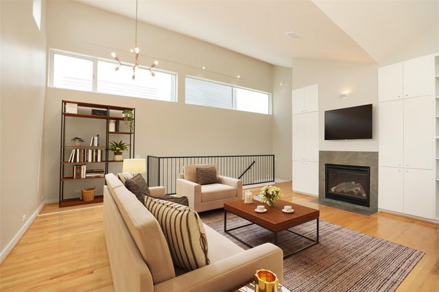 1909 Oakdale Street, Houston, TX 77004