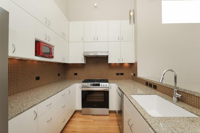 1909 Oakdale Street, Houston, TX 77004