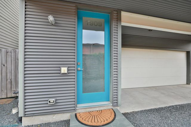 1909 Oakdale Street, Houston, TX 77004