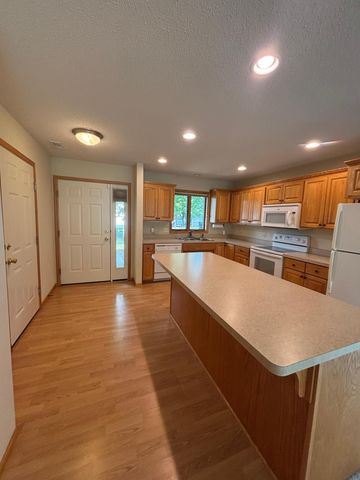 572 Williamsburg Place, New Richmond, WI 54017