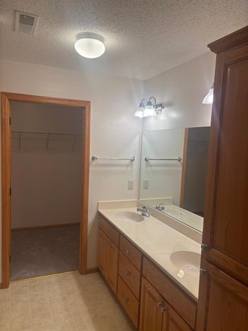 572 Williamsburg Place, New Richmond, WI 54017