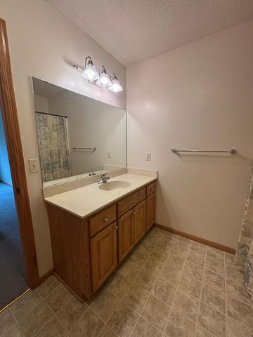 572 Williamsburg Place, New Richmond, WI 54017