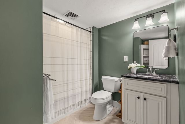 44 Exchange St, Holliston, MA 01746