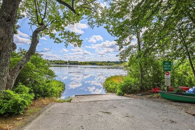 44 Exchange St, Holliston, MA 01746