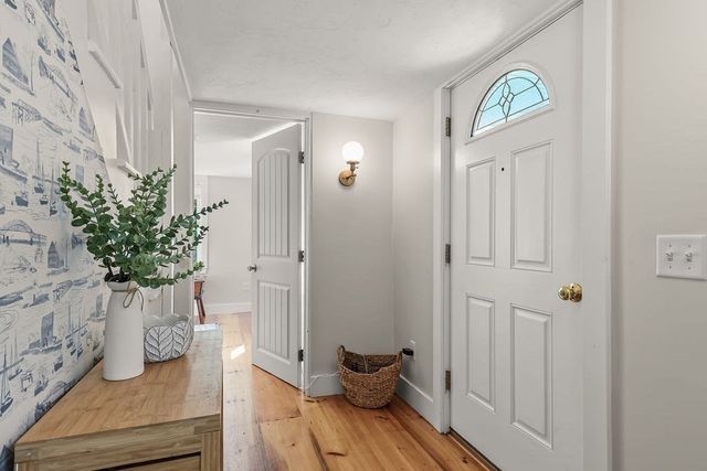 44 Exchange St, Holliston, MA 01746