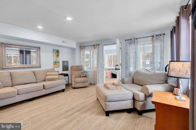 375 E BARNEGAT AVE, Bayville, NJ 08721