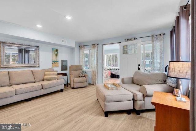 375 E BARNEGAT AVE, Bayville, NJ 08721