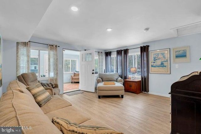 375 E BARNEGAT AVE, Bayville, NJ 08721