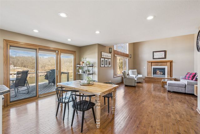 973 202nd Avenue, Pella, IA 50219