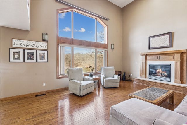 973 202nd Avenue, Pella, IA 50219