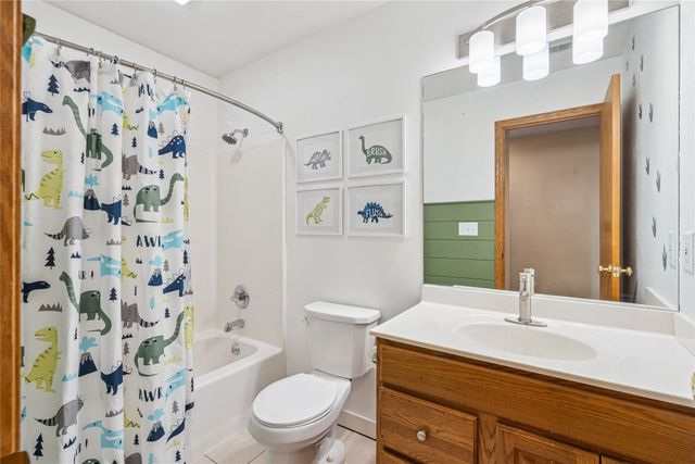 973 202nd Avenue, Pella, IA 50219