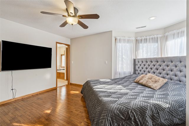 973 202nd Avenue, Pella, IA 50219