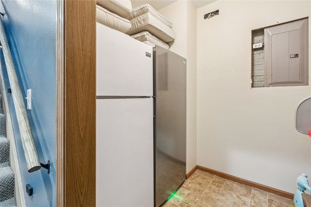 973 202nd Avenue, Pella, IA 50219