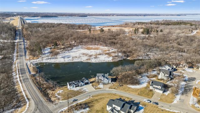 973 202nd Avenue, Pella, IA 50219