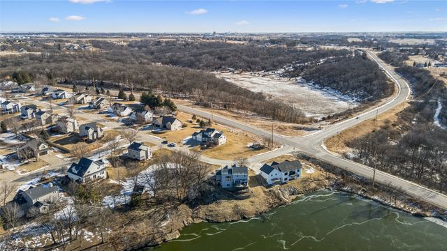 973 202nd Avenue, Pella, IA 50219