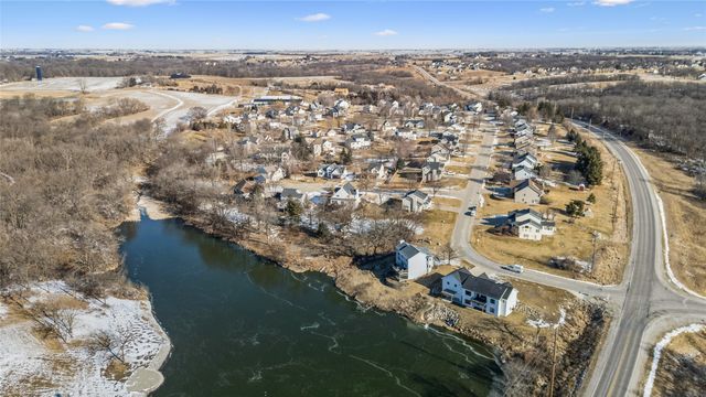 973 202nd Avenue, Pella, IA 50219