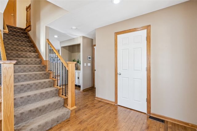 973 202nd Avenue, Pella, IA 50219