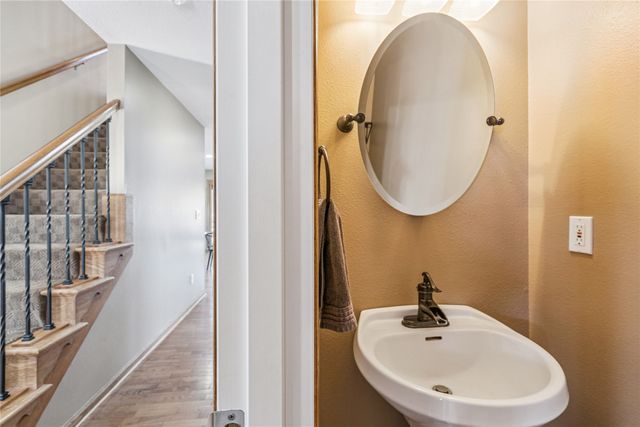 973 202nd Avenue, Pella, IA 50219