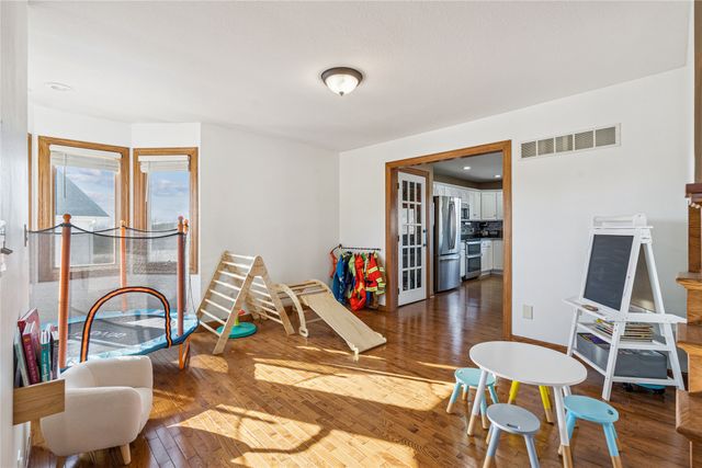 973 202nd Avenue, Pella, IA 50219