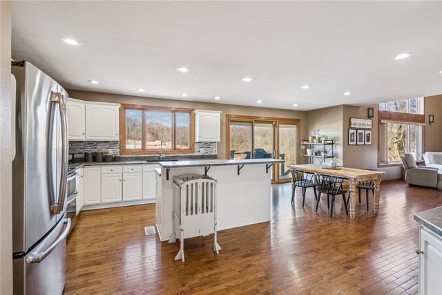 973 202nd Avenue, Pella, IA 50219