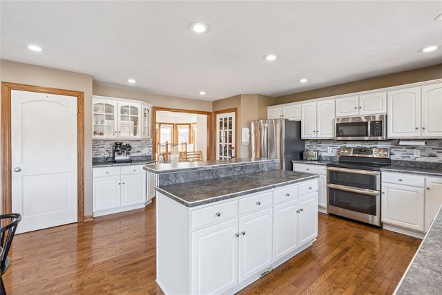 973 202nd Avenue, Pella, IA 50219