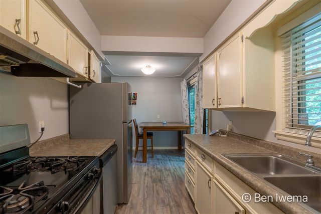 4623 Grantwood Avenue, Kentwood, MI 49508